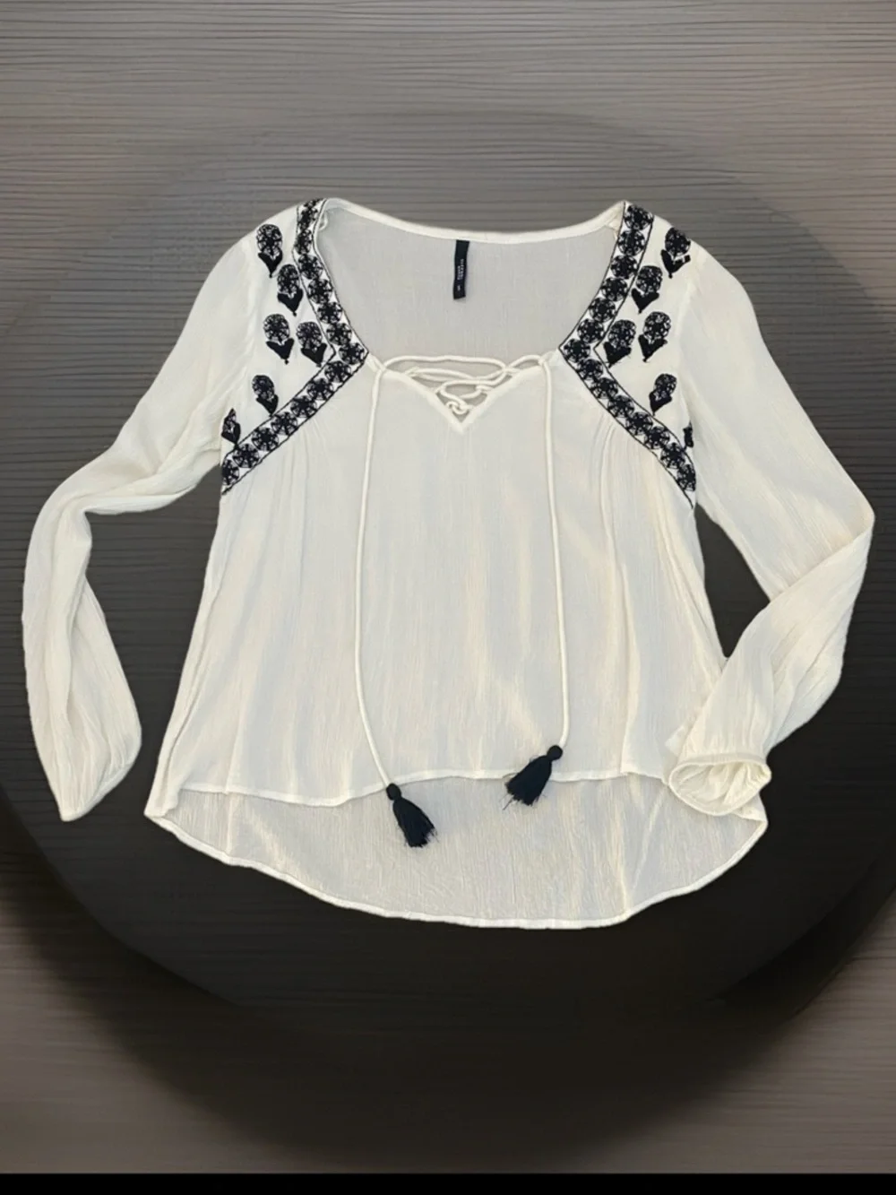 Tiffosi Women's Ivory Peasant Boho Blouse Top with Black Embroidery Women’s Sz S - Picture 1 of 16